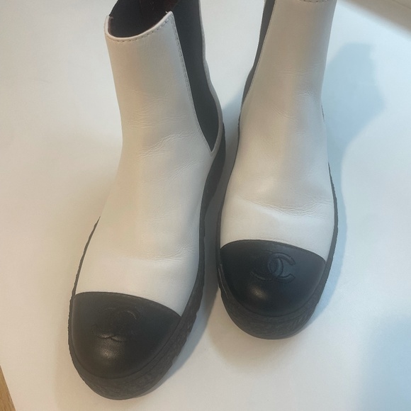 Chanel boots - Picture 1 of 5